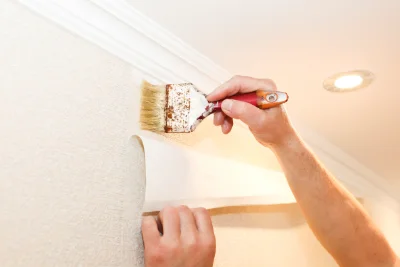 Pose de papier peint à Étuz — revêtements muraux et toiles de verre